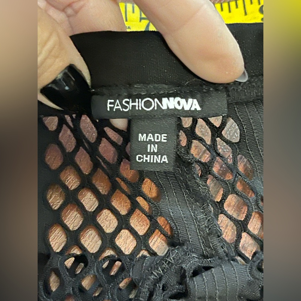 Fashion Nova net leggings with strips black size medium - Picture 4 of 4